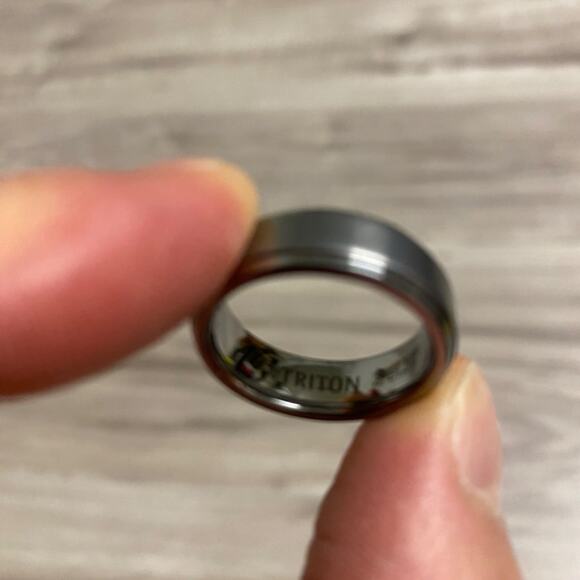 Triton 8mm Tungsten Carbide Ring - 8.5 - Picture 3 of 6